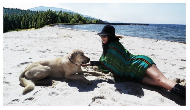 Karşısına çıkarak sevgi gösterisi yapan köpeğin davranışlarını ilgisiz bırakmayan Yener, köpeğe Sebastian adını koydu.