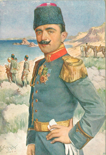 Türk kamuoyunun yakından tanıdığı, tarihçilerin hakkında farklı değerlendirmelerde bulunduğu, Osmanlı'nın kırılgan siyasi süreçlerinde rol oynayan bir isimdir Enver Paşa.