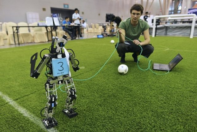 Şampiyonada KKTC'den de Yakın Doğu Üniversitesi'nin robotik futbol takımı da yeralıyor.
