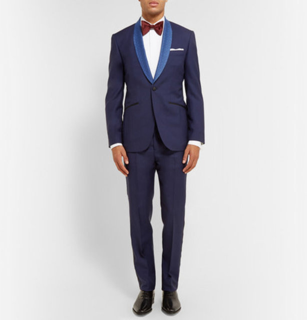 2015 damatlık trendlerinde en çok göze çarpan, uyumsuzluğun uyumu olacak. Yani farklı renklerin başarılı şekilde bir araya getirildiği smokinler de göreceğiz.