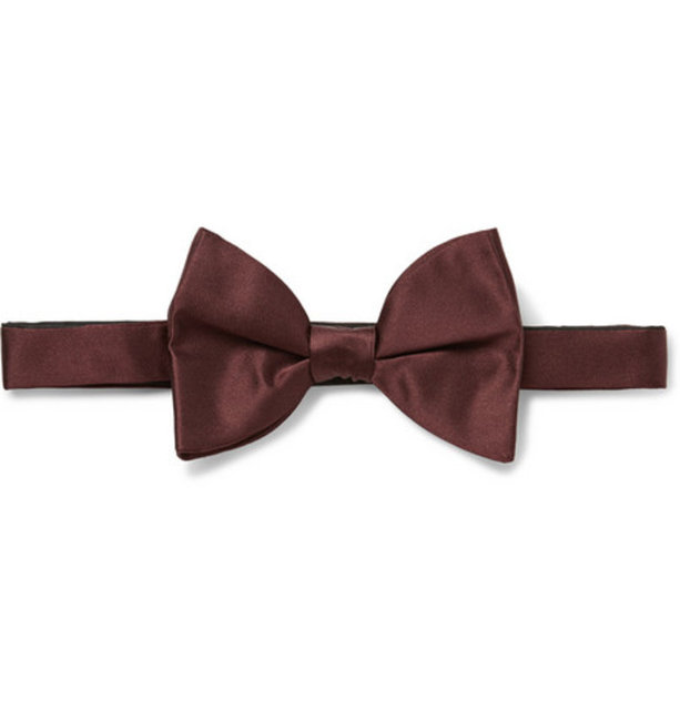 Modern çizgilerden hoşlanan damat adayları, daha casual takımlar tercih edebilecekler. Aksesuarlarda, papyon popülerliğini koruyor. Kravatların ise, biraz daha inceldiğini görüyoruz.