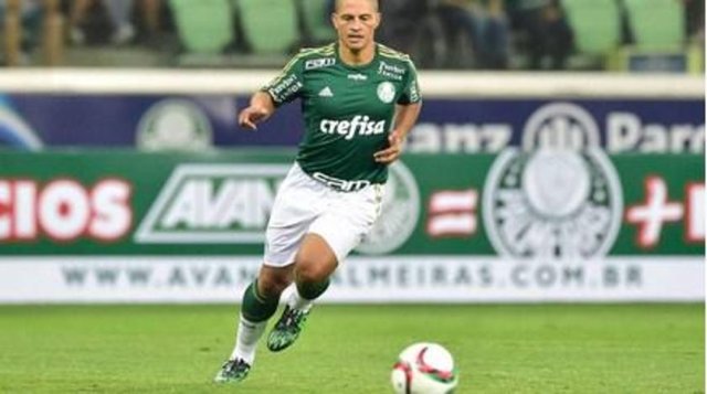 Jübilede 1999'da şampiyon olan Palmeiras takımı ile Alex'in davetlileri karşı karşıya geldi.