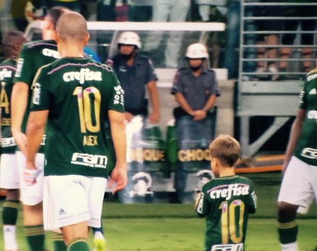 Alex yeşil sahalara böyle veda etti...