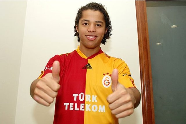 Giovani dos Santos - Yaşı: 25 - Takımı: Los Angeles Galaxy (ABD)