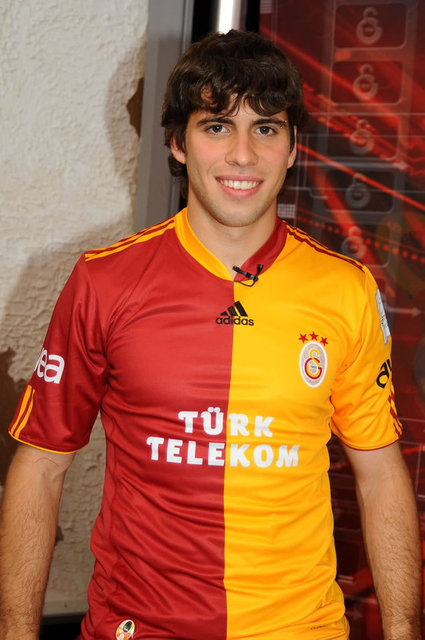 Emiliano Insua - Yaşı: 26 yaşında - Takımı: Stuttgart (Almanya)