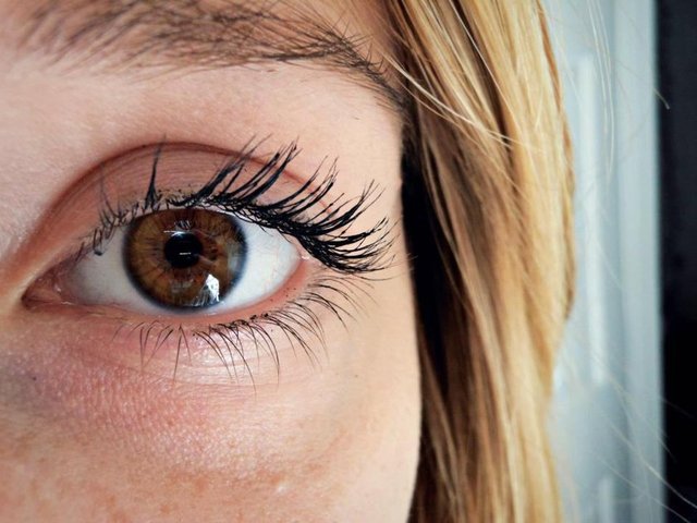 Depresyon başlangıcındayken hastalığı oldukça ilerleyen genç kız toplumda akıl hastalıklarına bakış açısının çok kötü olduğundan ve bu hastalığa kapıldığı için kendini mahçup hissettiğinden söz etti.  -