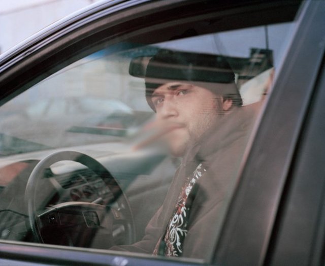 Price böyle yaparak kontrolü eline aldığını ifade ediyor. -