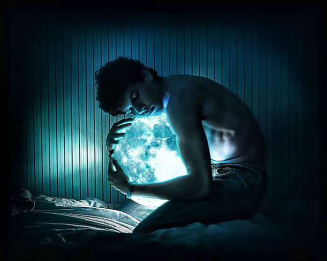 16 yaşındayken girdiği depresyondan çıkar çıkmaz ilk işi yaşadığı süreci fotoğraf karelerinde ölümsüzleştirmek oldu.  -