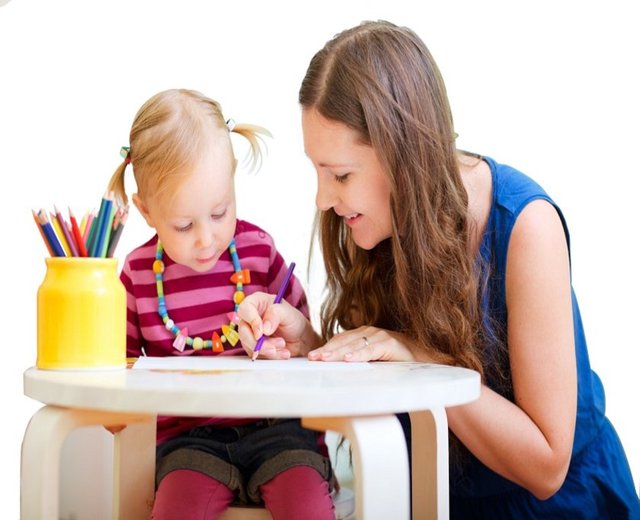 Öncelikle ideal bebek bakıcısı her anne için farklılık gösterse de ortak beklenti şefkatli, güvenilir ve deneyimli olmasıdır.