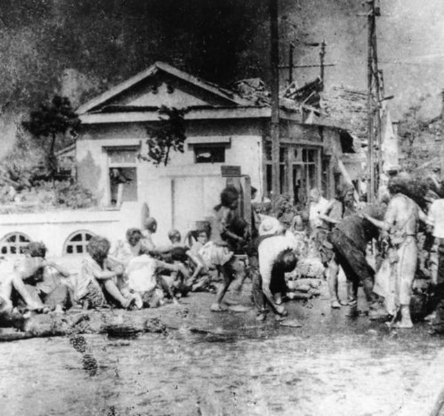 Onlarca kilometrelik alanda, gözlerini kapatacak zaman bile bırakmayarak tam körlük yaratabilecek bir parlama! Adına 'başlangıç parlaması' denen bu olay, patlamış olan gaz kütlesinin çapının büyüyerek etrafa yaydığı ışınlardan kaynaklanıyor.