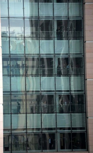 12.46 Kiraz'ın odasının bulunduğu 6. kat boşaltıldı. Alt ve üst katlarda yoğun güvenlik önlemi alındı.