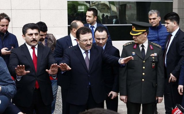 16.10 İstanbul Valisi Vasip Şahin ile Emniyet Müdürü Selami Altınok adliyeye geldi. Basın açıklaması yaptılar.