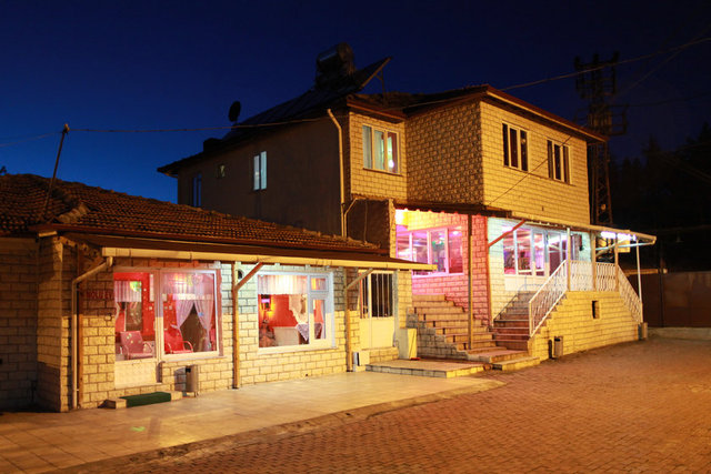 "TERÖR EVİ BASAR GİBİ BASKIN YİYORUZ" - "Düşünün polis teşkilatı kurulalı 169 yıl olmuş, Türkiye'nin genelev tarihi Osmanlı'ya dayanıyor. Ama maalesef hala dayandığı kanun 1930 tarihli, Resmi Gazete'de yayımlanış tarihi ise 1961.