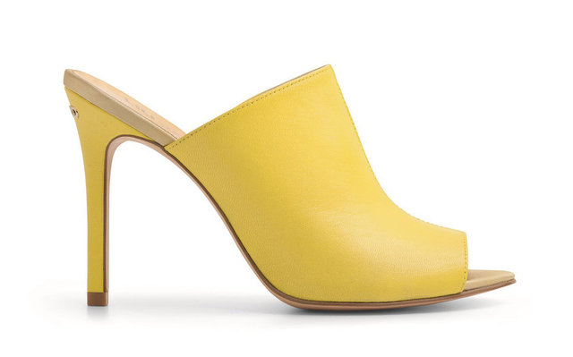 Ben de ünlü markaların 2015 ilkbahar-yaz koleksiyonlarından,  bu iç açan renklerin; cıvıl cıvıl sarıların, uçuk pembelerin, aquanın, yazın rengi turuncunun ve huzur dolu mavi ve tonlarının olduğu rengarenk  ürünler seçtim.