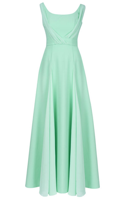 Sonra renkler devreye girer. Maviler, pembeler, lilalar baharın coşkusunun habercisidir.