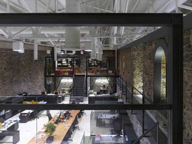 Medina Turgul DDB reklam ajansı ve diğer grup şirketlerine ait ofis. Projenin mimarlik ofisi ise Erginoğlu&Çalışlar.