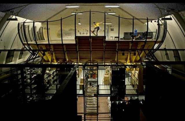 Dünyanın en iyi ofisleri Bütün günümüzü geçirdiğimiz ofislerin dünya çapından en güzel örnekleri. İtalya'nın Milan kentindeki Bastard Store'un ofisinin içinde bir kaykay parkı bile var.