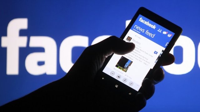 Üçüncü çeyrekteki aylık aktif kullanıcı sayısı da geçen yılın aynı dönemine göre yüzde 14 artarak 1.55 milyara ulaşan Facebook'un 1 milyarı aşkın kullanıcısının siteyi her gün ziyaret ettiği belirtildi.