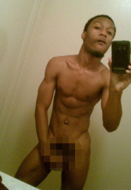 Çok etkileyici olan önden boy selfie'si özel birine çekilmişe benziyor.Fakat o kişi, sonradan araları ekşiyince bu duruma yol açmış olmalı.