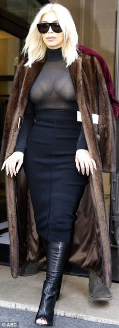 Örneğin Kim Kardashian'ın kıskançlık krizi yüzünden böyle birşey yaptığı, Jennifer Lawrence'ın ise Açlık Oyunları filmi öncesi dikkat çekmeye çalıştığı söyleniyor.