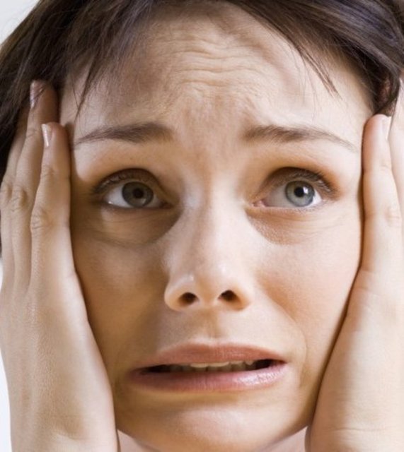 Panik atak yaşayan kişiler sık acil başvuruları nedeniyle hem duygusal hem de ekonomik yönden yıpranırlar.