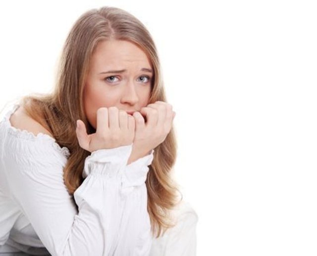 Şiddetli bir olumsuz olay yaşadığımızda veya tehdit hissettiğimizde aşırı telaşlanabiliriz. Yaşadığımız bu yoğun endişeye panik denir.