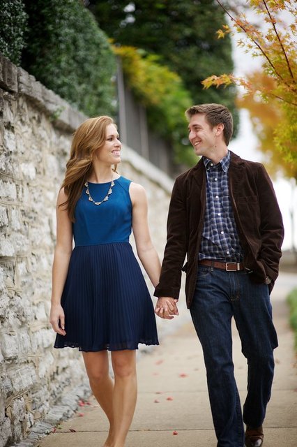 8. Dışarıdayken eşinizin elini tutmak