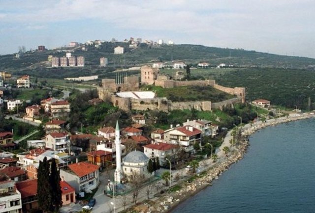 • Bostancı • Küçükyalı • İdealtepe • Süreyya Plajı • Maltepe • Cevizli • Atalar • Başak • Kartal • Yunus • Pendik • Kaynarca • Tersane • Güzelyalı • Aydıntepe • İçmeler • Tuzla • Çayırova • Fatih • Osmangazi • Gebze - 63,5 KM 115 dk