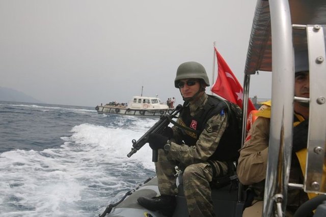 Dışişleri Bakanı Mevlüt Çavuşoğlu Twitter üzerinden yaptığı açıklamada Yemen'in Aden kentinde bulunan 55 Türk vatandaşının tahliye edildiğini duyurdu.