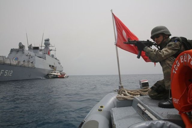 "Bu çerçevede, mücavir bölgede görev icra etmekte olan, Deniz Kuvvetleri Komutanlığımıza bağlı TCG Büyükada Fırkateyni tarafından bugün Aden'de bulunan 55 vatandaşımızın tahliyeleri tamamlanmıştır."