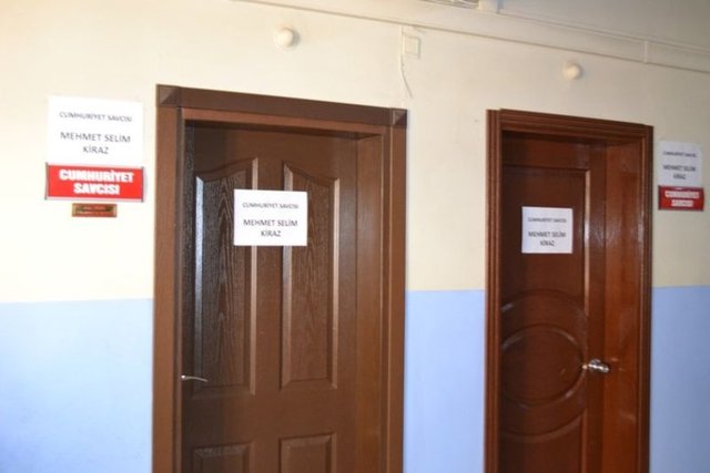 ...teröristlerin de polis operasyonuyla ölü ele geçirildiği odanın olay sonrasındaki görüntülerine Habertürk ulaştı.