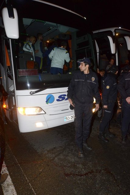 Fenerbahce Ye Saldiridan Gozaltina Alinan Iki Kisi Serbest Birakildi Gundem Haberleri