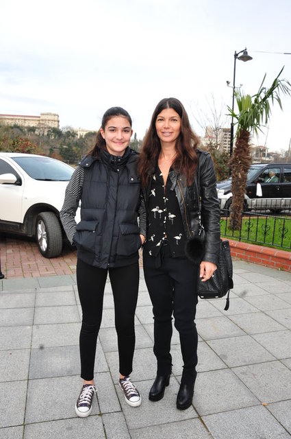 ZEYNEP ÜSTÜNEL VE KIZI 