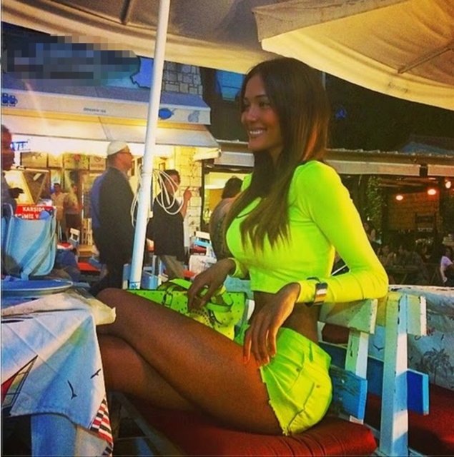 Taşkın, kendisine yapılan eleştirilerin en çok makyaj üzerinden olduğunu ve 'makyajsız halin güzel değildir' şeklindeki eleştirilere yanıt vermek istediğini söyledi.