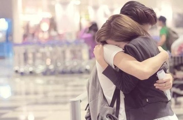 Birisine 20 saniyeden daha fazsla sarılmak onun size daha fazla güvenmesini sağlıyor.