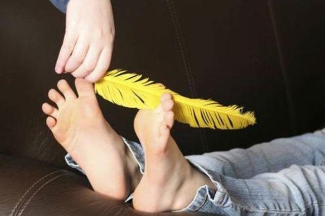 İnsanın kendi kendini gıdıklaması mümkün değildir.