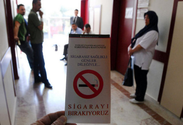 Bir sigara tüketimi nedenli hastalık olan KOAH'ın ilerlemesini durdurmak için tek önlem sigarayı bırakmaktır. Diğer bütün tedaviler sadece hastalığın verdiği sıkıntıları geçici olarak azaltır.
