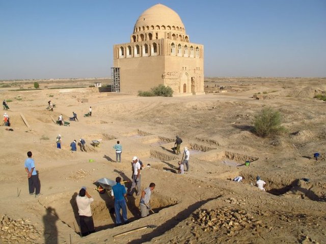 RUS BİLİM ADAMLARI DA ALPARSLAN'IN MEZARINI ARAMIŞ