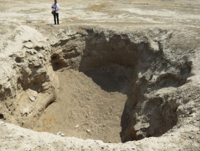 Projenin, Türkiye İşbirliği ve Koordinasyon Ajansı Başkanlığı (TİKA) bünyesinde yürütüldüğünü anımsatan Eravşar, Sultan Alparslan'ın mezarının bulunması ve türbe inşası projesi kapsamında görevlendirildiğini söyledi.