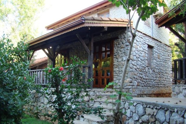 Selimhan Otel, tatil severler tarafından defalarca kez ödüllendirilmiş, Selimiye Bük mevkiinde yer alan, tatil anlayışınızı değiştirecek konumu ve hizmet anlayışı ile ezber bozduran bir butik otel.