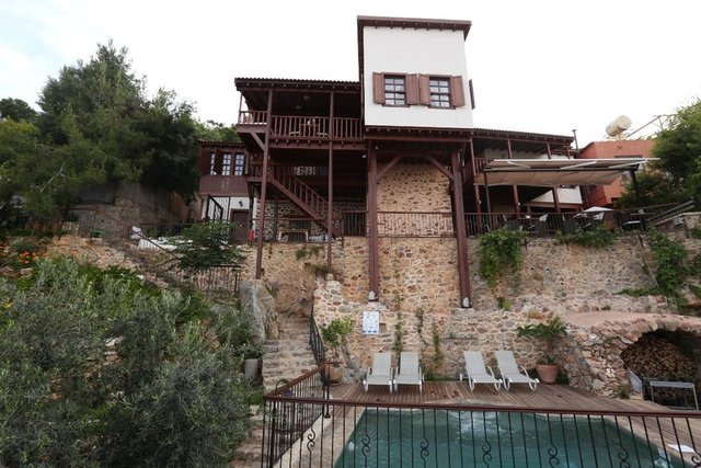 Alanya'nın en romantik butik oteli Villa Turka, Alanya Kalesi manzarası ve her biri şahsına münhasır dekore edilen odaları ile hizmet veren ödüllü bir otel.