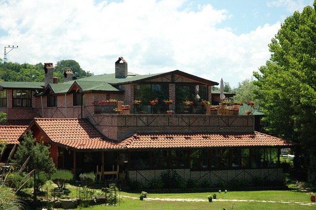 İstanbul sınırlarında, bir o kadar da uzağında hissedebileceğiniz, stresten uzak bir haftasonu geçirebileceğiniz, pek çok tatil severin tercihi olan Ağva Greenline Butik Otel farklı bir tatil seçeneği sağlıyor.