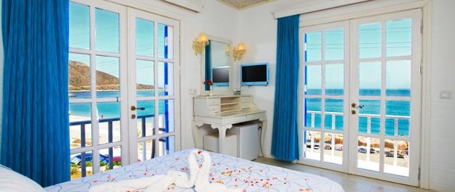 Ege ve Akdeniz'in buluşma noktası Datça Palamutbükü'nde yer alan Otel Mavi Beyaz, adından ilham alan mavi beyaz mimarisi ve dekorasyonu, denizi ve temiz havası ile tercihlerinizi değiştirecek bir butik otel.