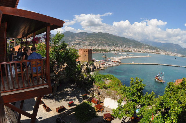 Centauera Butik Otel, Alanya merkezde Tophane mevkiinde bulunan, tarihi bir balıkçı evinin restore edilerek hizmete açılmış, sadece yetişkinlere hizmet veren bir otel.