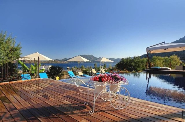 Marmaris Selimiye sakin ve huzurlu atmosferi ile, özellikle deniz tutkunu tatilcilerin uğrak noktası. Badem Tatil Evi, tatil için Selimiye'yi seçenlere önerilebilecek  butik otellerden biri.
