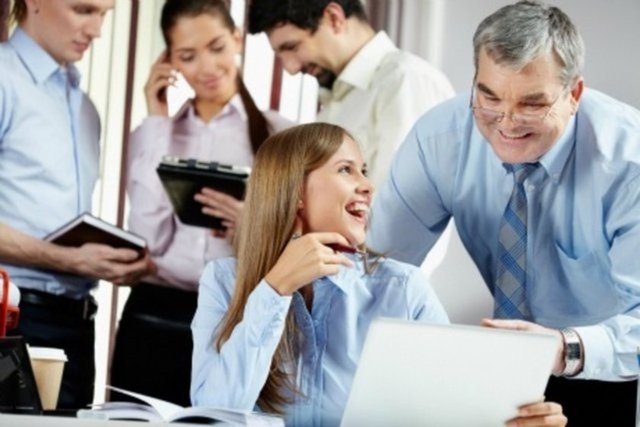 Kadın erkeğe göre özgüven sorunu yaşıyor.