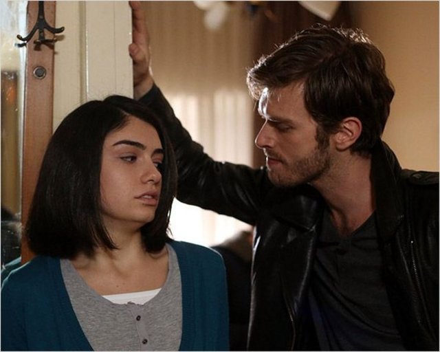 Serkan ÖZTÜRK / HABERTÜRK MAGAZİN  -  - 'KUZEY Güney' ve 'Medcezir' dizileriyle yıldızı parlayan Hazar Ergüçlü, geçtiğimiz hafta Cihangir'deydi.