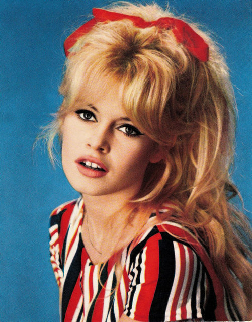 İşte şu an 81 yaşında olan Brigitte Bardot ve Anna Ewers'ın şaşırtan benzerliği...