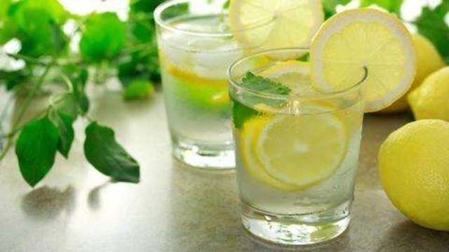 MİDENİZİ SAKİNLEŞTİRİR. ANTİSEPTİK İŞLEV GÖRÜR VE DETOKS YAPMANIZI SAĞLAR.
