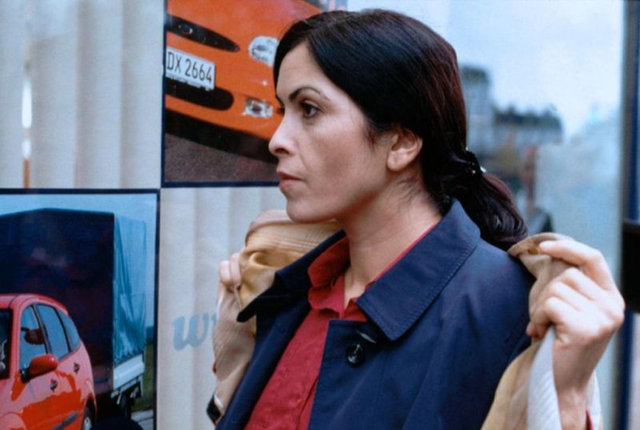 10 YAŞAMIN KIYISI'NDA İLE ÖDÜL KAZANDI -  -  - 2007 yılında ise kariyerinin önemli yapımlarından olan Fatih Akın'ın Yaşamın Kıyısında filminde oynadı ve ve film 60 Cannes Film Festivali ile 44. Antalya Uluslararası Film Festivali'nde ödül kazandı.